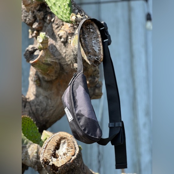 Herschel Supply Co. — Fourteen Waist Pack - Picture 2 of 2